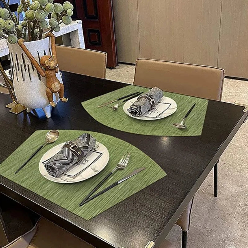 Set of 4 Round Woven Vinyl Placemats – Heat Resistant Non-Slip Table Mats for Indoor & Outdoor Use - lafenora